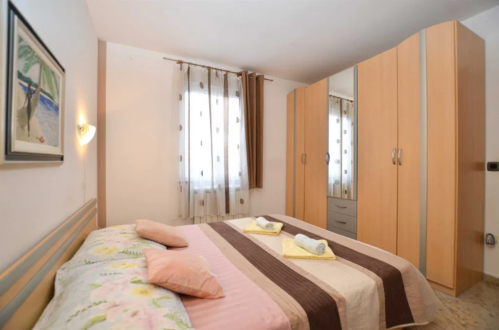 Rovinj 2-Bedroom Apartment with Shared Terrace