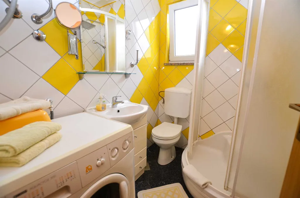 Rovinj 2-Bedroom Apartment with Shared Terrace
