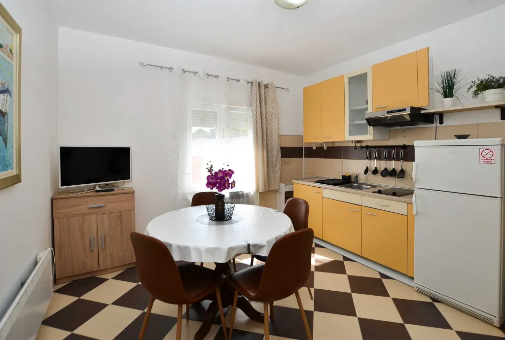 Rovinj 1-Bedroom Apartment with Private Parking