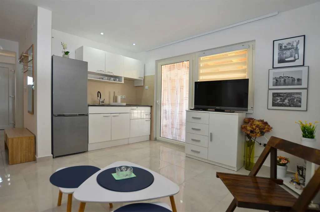 Holiday House with Pool in Rovinj (4–5 Guests)
