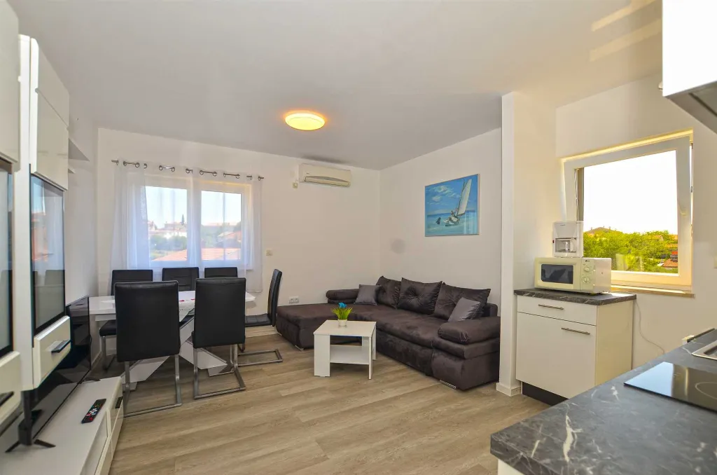 Rovinj 2-Bedroom Apartment with Balcony (Up to 6)