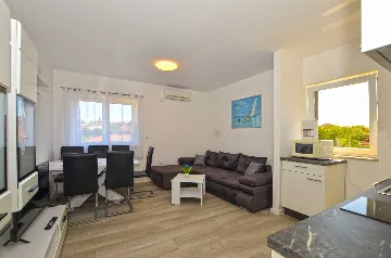 Rovinj 2-Bedroom Apartment with Balcony (Up to 6)