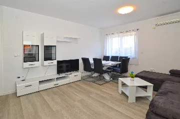 Rovinj 2-Bedroom Apartment with Balcony (Up to 6)