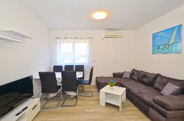 Rovinj 2-Bedroom Apartment with Balcony (Up to 6)