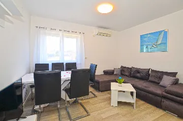 Rovinj 2-Bedroom Apartment with Balcony (Up to 6)