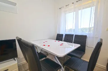 Rovinj 2-Bedroom Apartment with Balcony (Up to 6)