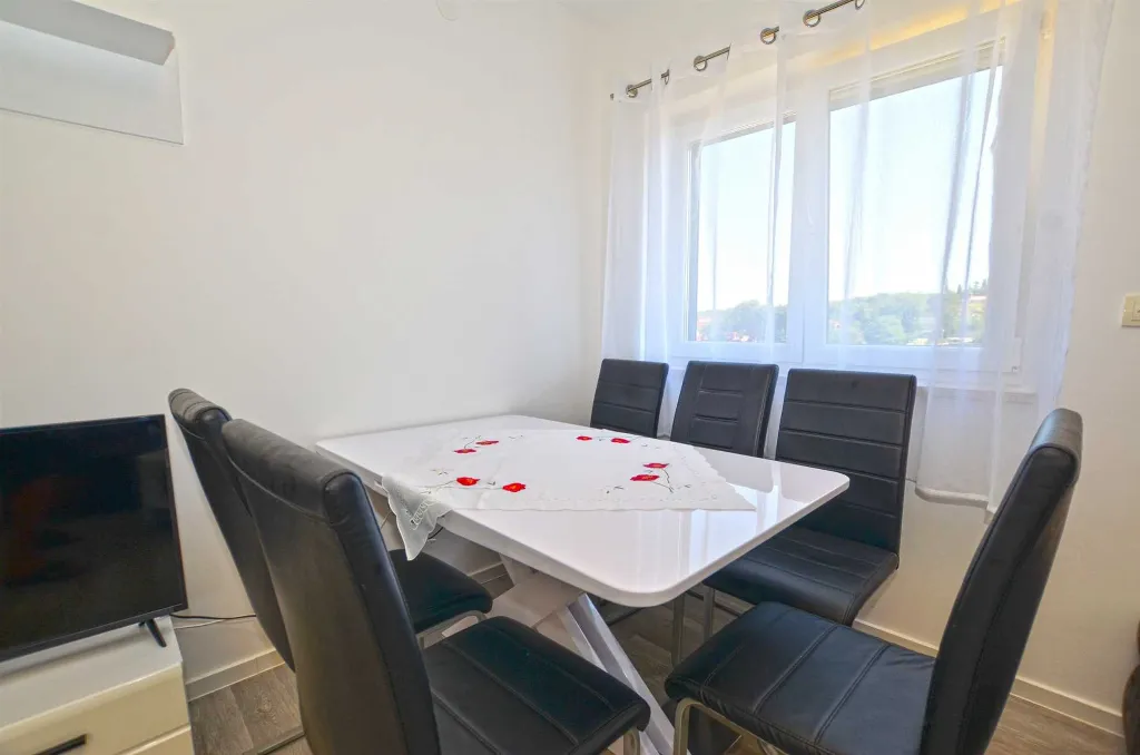 Rovinj 2-Bedroom Apartment with Balcony (Up to 6)