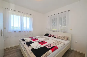 Rovinj Apartment for 4 Guests with Shared Pool