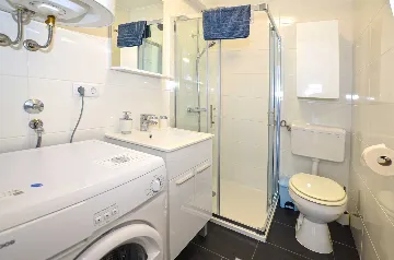 Rovinj Apartment for 4 Guests with Shared Pool