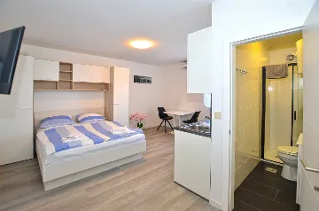 Rovinj Studio Apartment for 2 Guests with Shared Pool