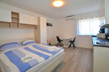 Rovinj Studio Apartment for 2 Guests with Shared Pool