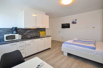 Rovinj Studio Apartment for 2 Guests with Shared Pool