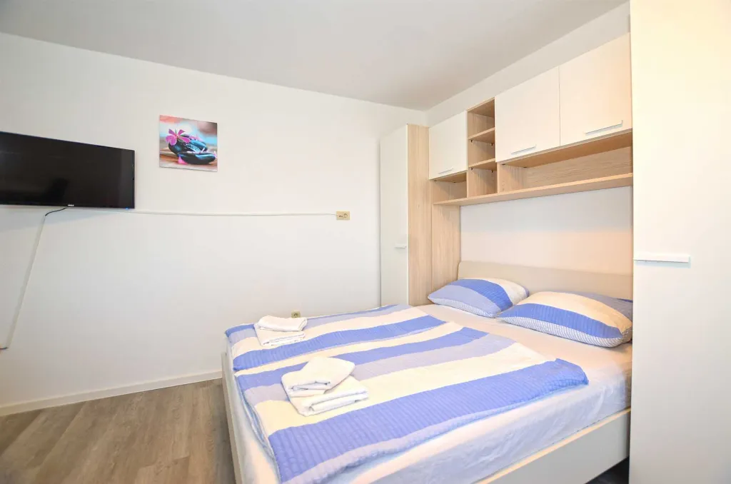 Rovinj Studio Apartment for 2 Guests with Shared Pool