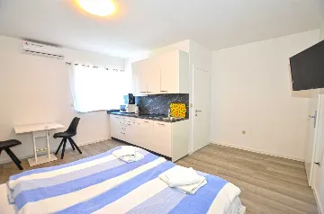 Rovinj Studio Apartment for 2 Guests with Shared Pool