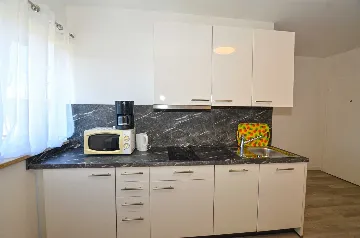 Rovinj Studio Apartment for 2 Guests with Shared Pool