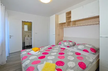 Apartment for 2 Guests in Rovinj with Shared Pool