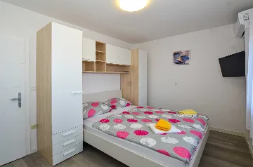 Apartment for 2 Guests in Rovinj with Shared Pool