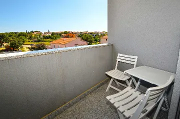 Apartment for 2 Guests in Rovinj with Shared Pool