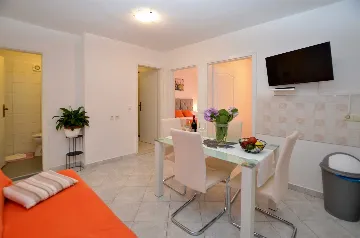 Rovinj 2-Bedroom Apartment for Up to 4 Guests