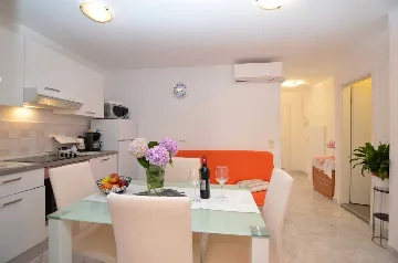 Rovinj 2-Bedroom Apartment for Up to 4 Guests