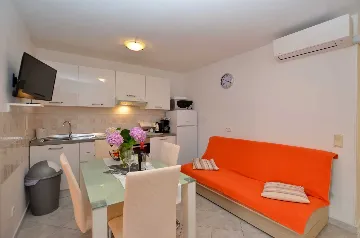 Rovinj 2-Bedroom Apartment for Up to 4 Guests