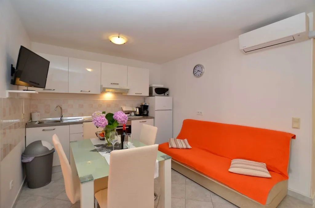 Rovinj 2-Bedroom Apartment for Up to 4 Guests