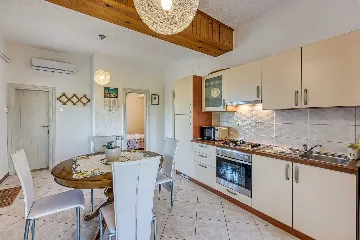 2-Bedroom Apartment in Rovinj for 4 Guests