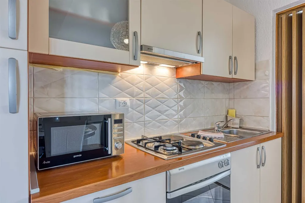 2-Bedroom Apartment in Rovinj for 4 Guests