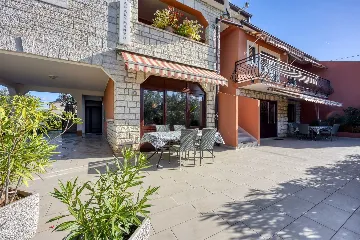 2-Bedroom Apartment in Rovinj for 4 Guests