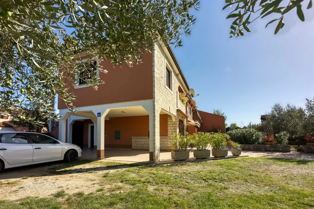 2-Bedroom Apartment in Rovinj for 4 Guests
