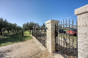 2-Bedroom Apartment in Rovinj for 4 Guests