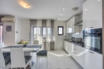 Rovinj 2-Bedroom Apartment for Up to 6