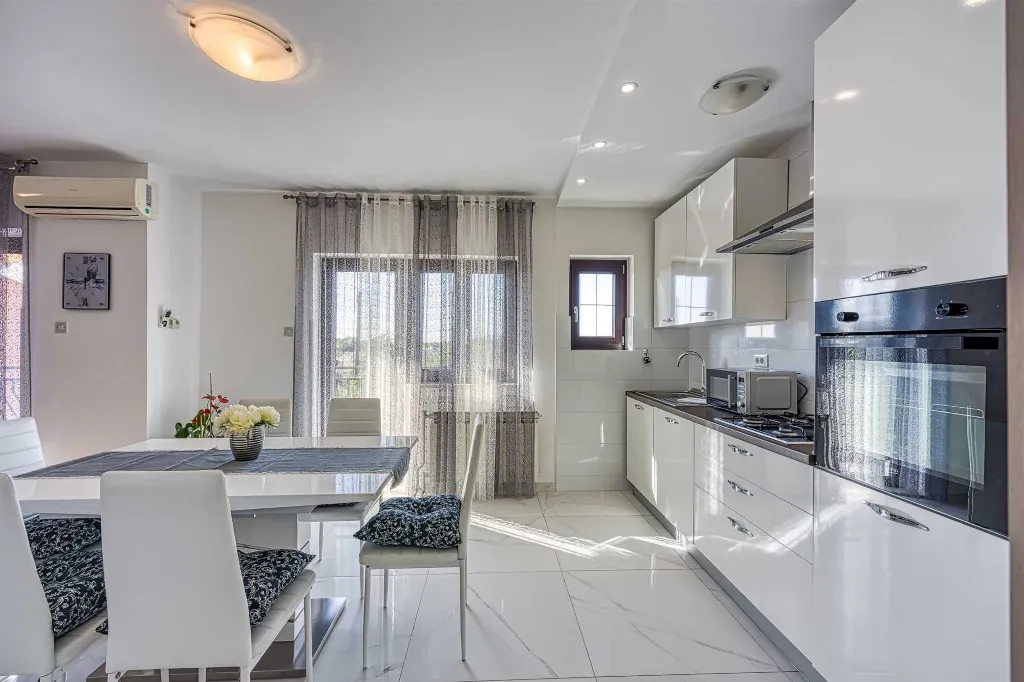 Rovinj 2-Bedroom Apartment for Up to 6
