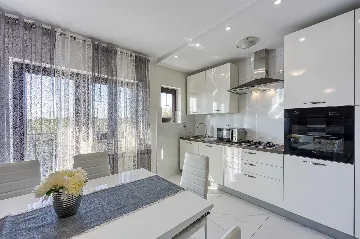 Rovinj 2-Bedroom Apartment for Up to 6