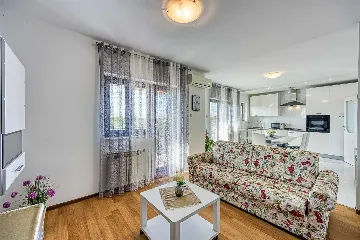 Rovinj 2-Bedroom Apartment for Up to 6