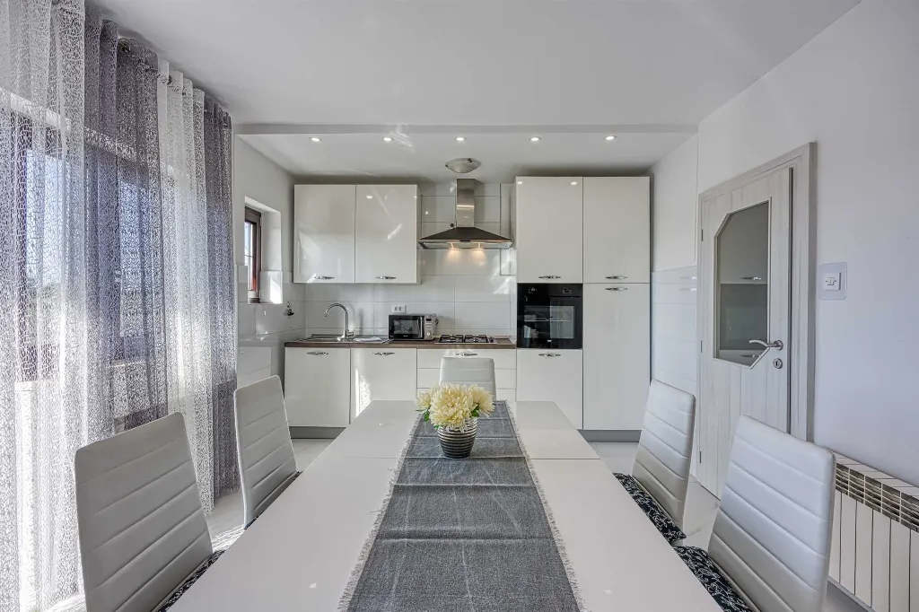 Rovinj 2-Bedroom Apartment for Up to 6