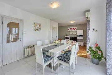 Rovinj 2-Bedroom Apartment for Up to 6