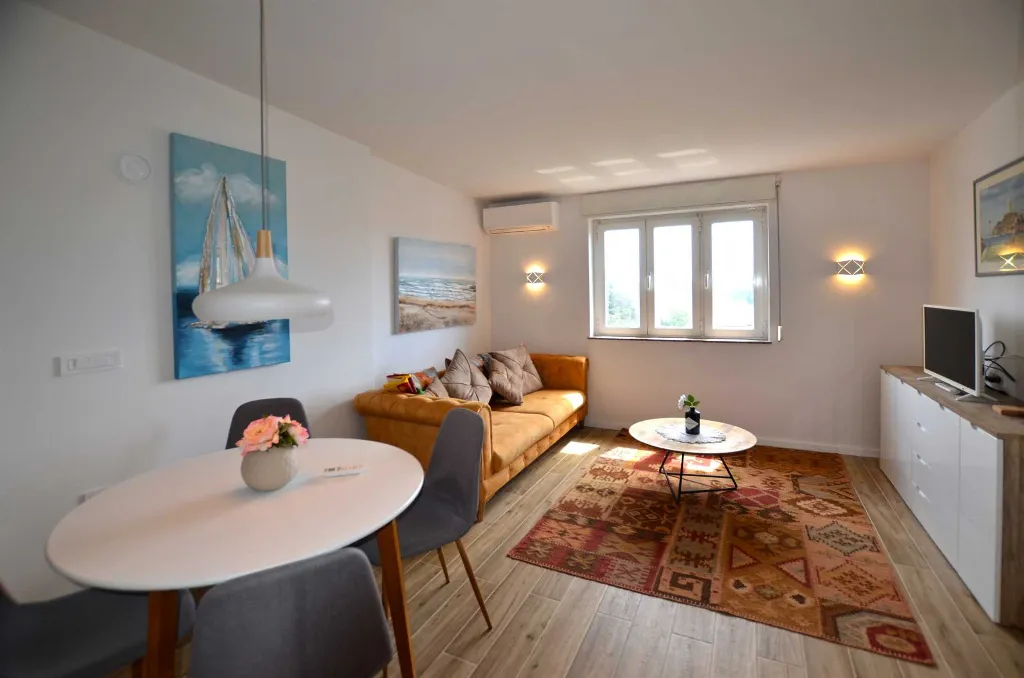 Two-Bedroom Apartment with Parking in Rovinj