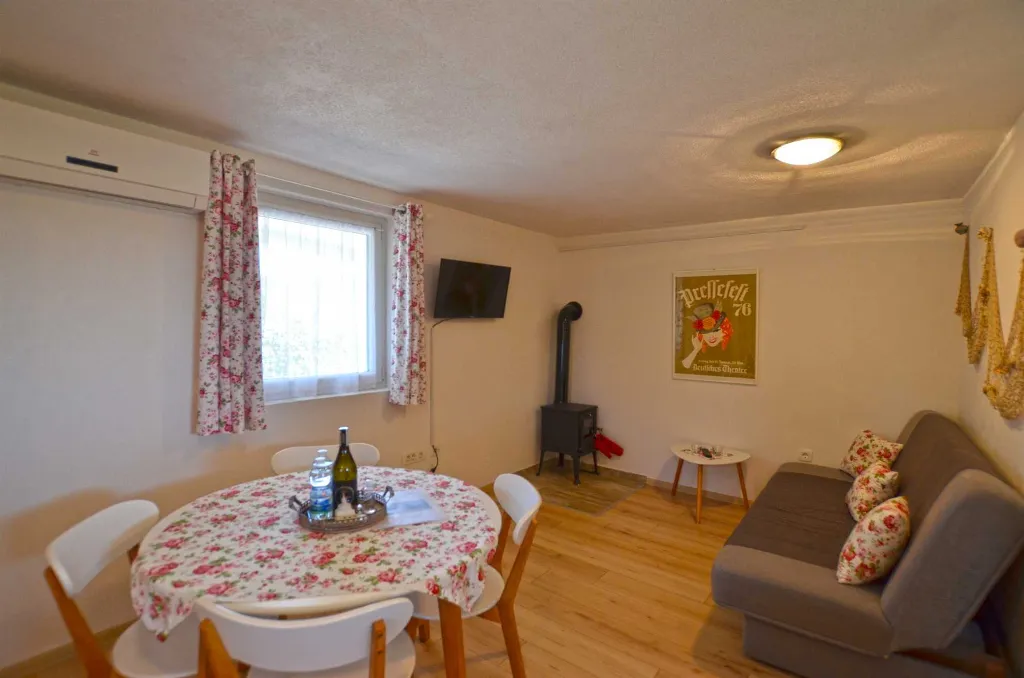 Rovinj Apartment with Private Parking for 4