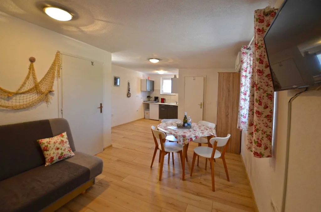 Rovinj Apartment with Private Parking for 4