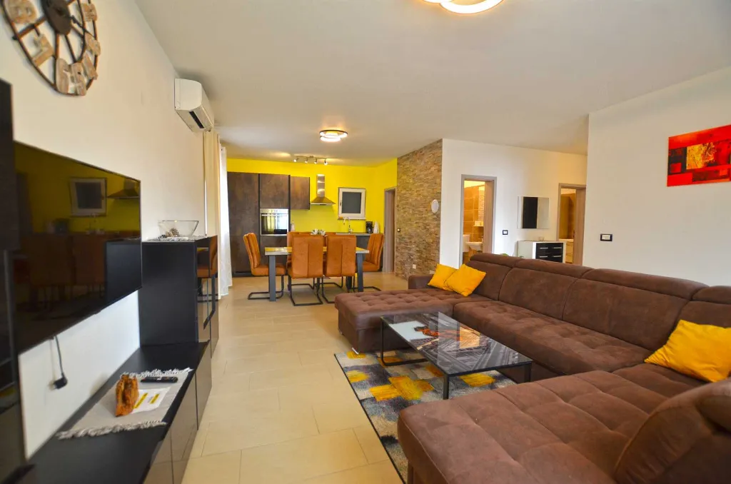 3-Bedroom Apartment in Rovinj with Private Terrace