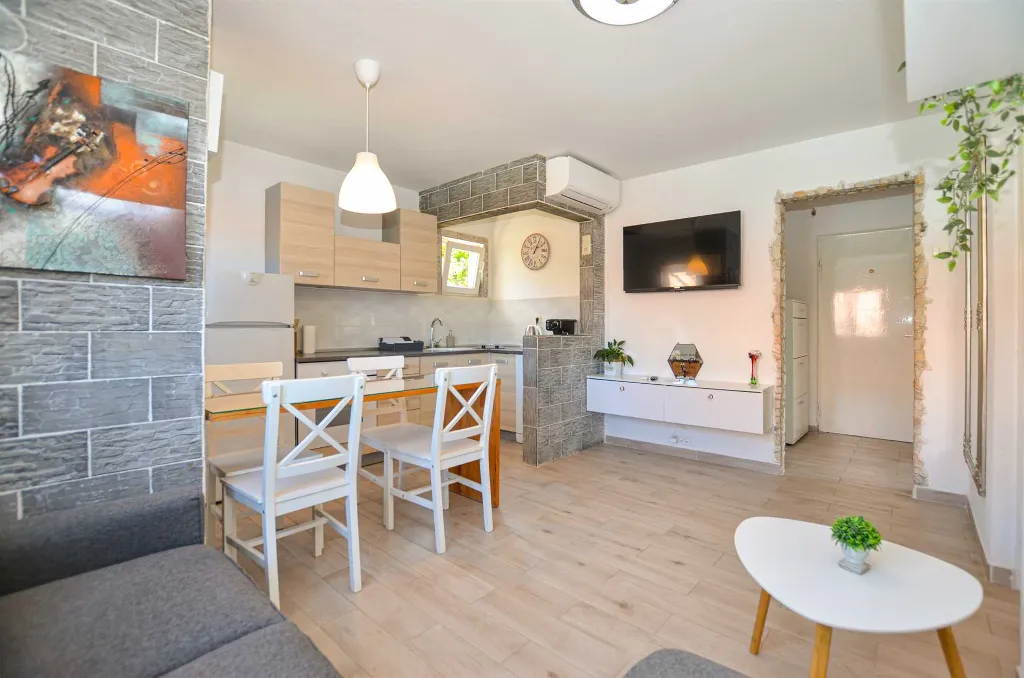 Rovinj Apartment for Up to 4 Guests with Parking