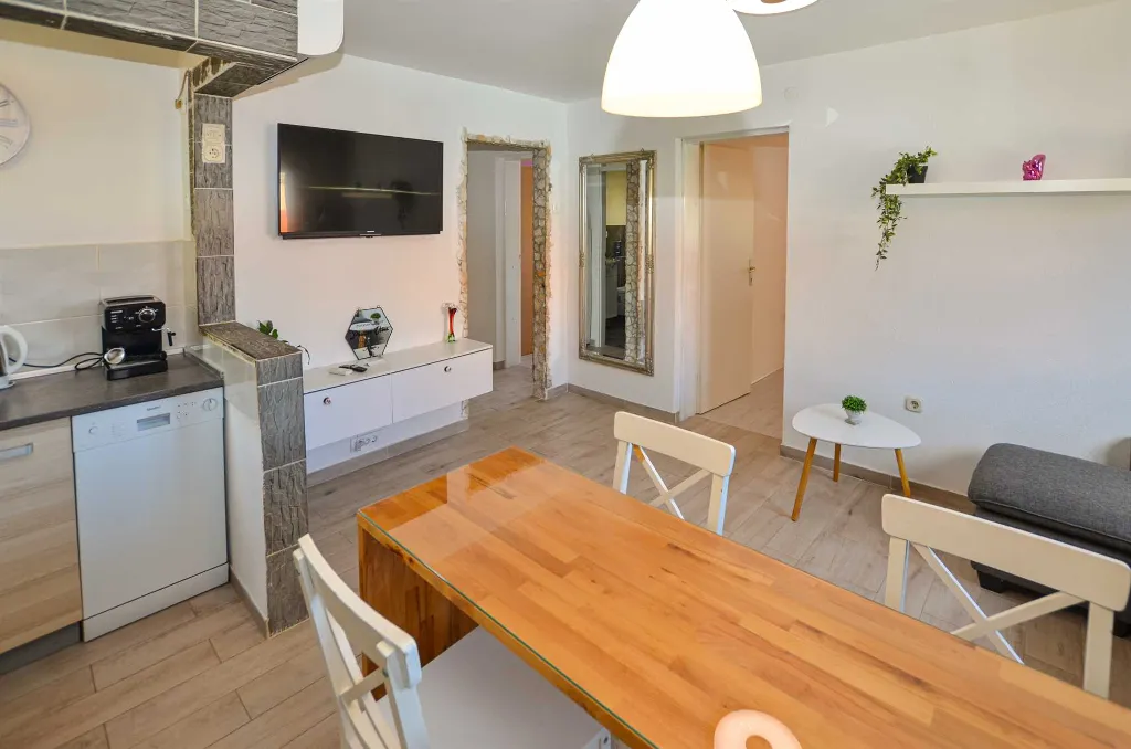 Rovinj Apartment for Up to 4 Guests with Parking