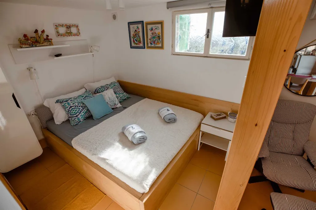 APARTMENT FOR TWO WITH SEA VIEW - ISLAND OF SOLTA