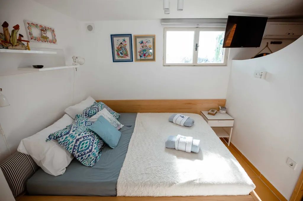 APARTMENT FOR TWO WITH SEA VIEW - ISLAND OF SOLTA