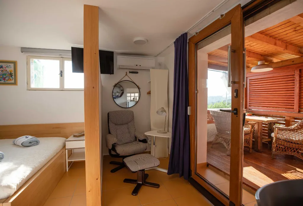 APARTMENT FOR TWO WITH SEA VIEW - ISLAND OF SOLTA