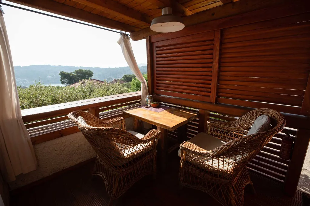 APARTMENT FOR TWO WITH SEA VIEW - ISLAND OF SOLTA