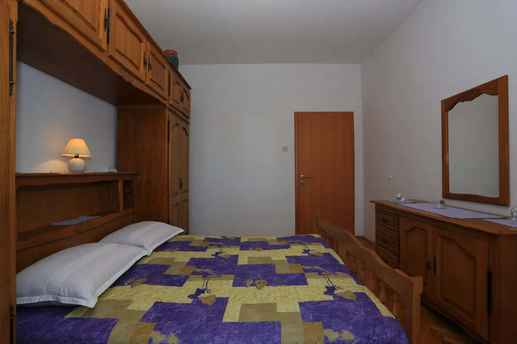 Dvosoban apartman u prizemlju-DINJIŠKA