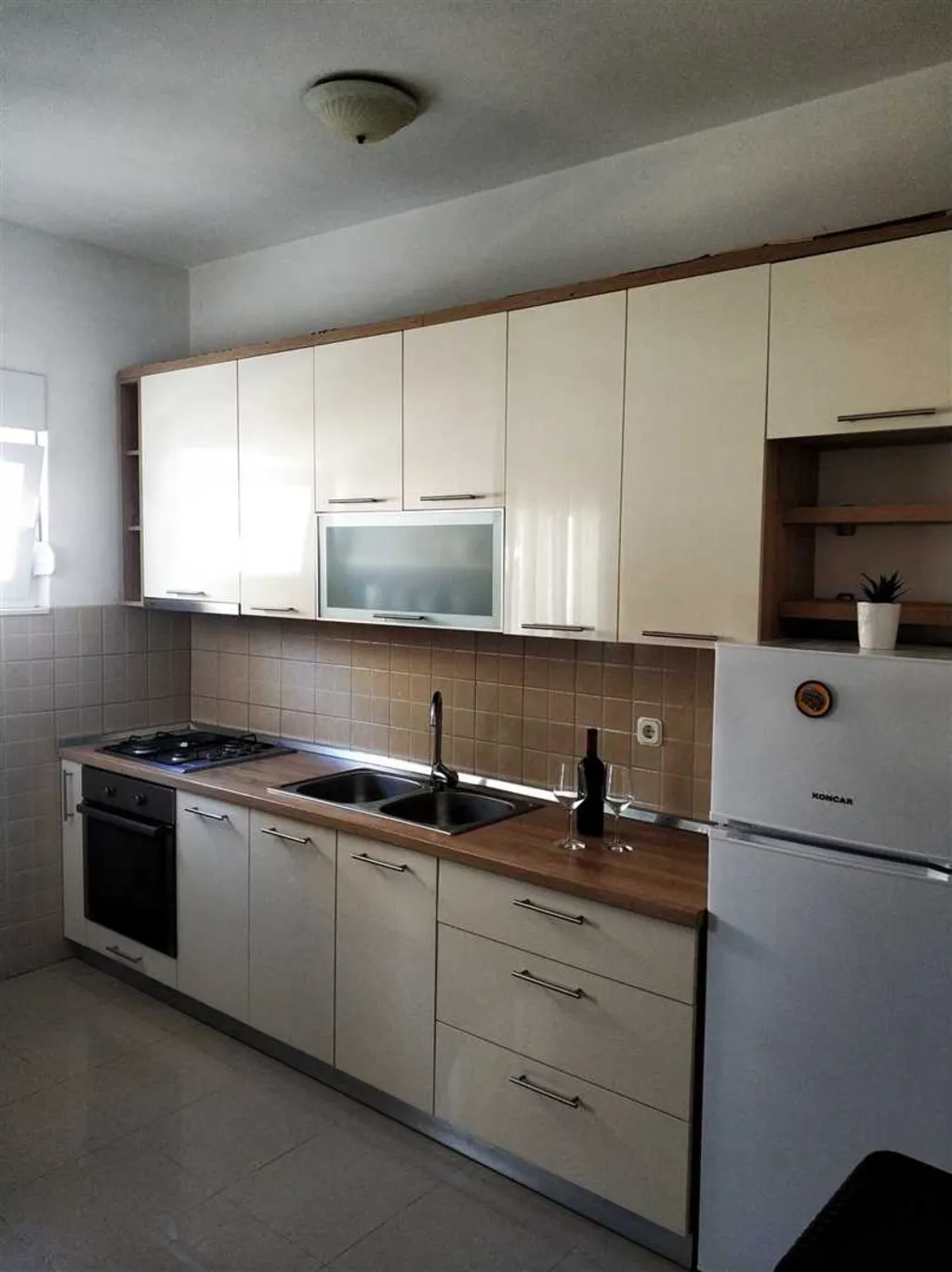 Dvosoban apartman u prizemlju-DINJIŠKA