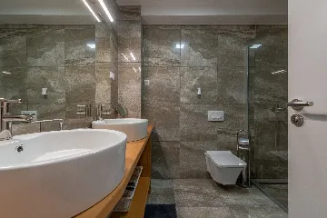 Air-Conditioned 3-Bedroom Holiday House in Starigrad